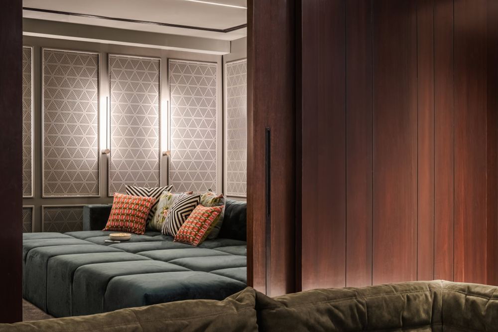 The Roach Abode, Prestige Kingfisher Towers, Bangalore (image 36 of 36)